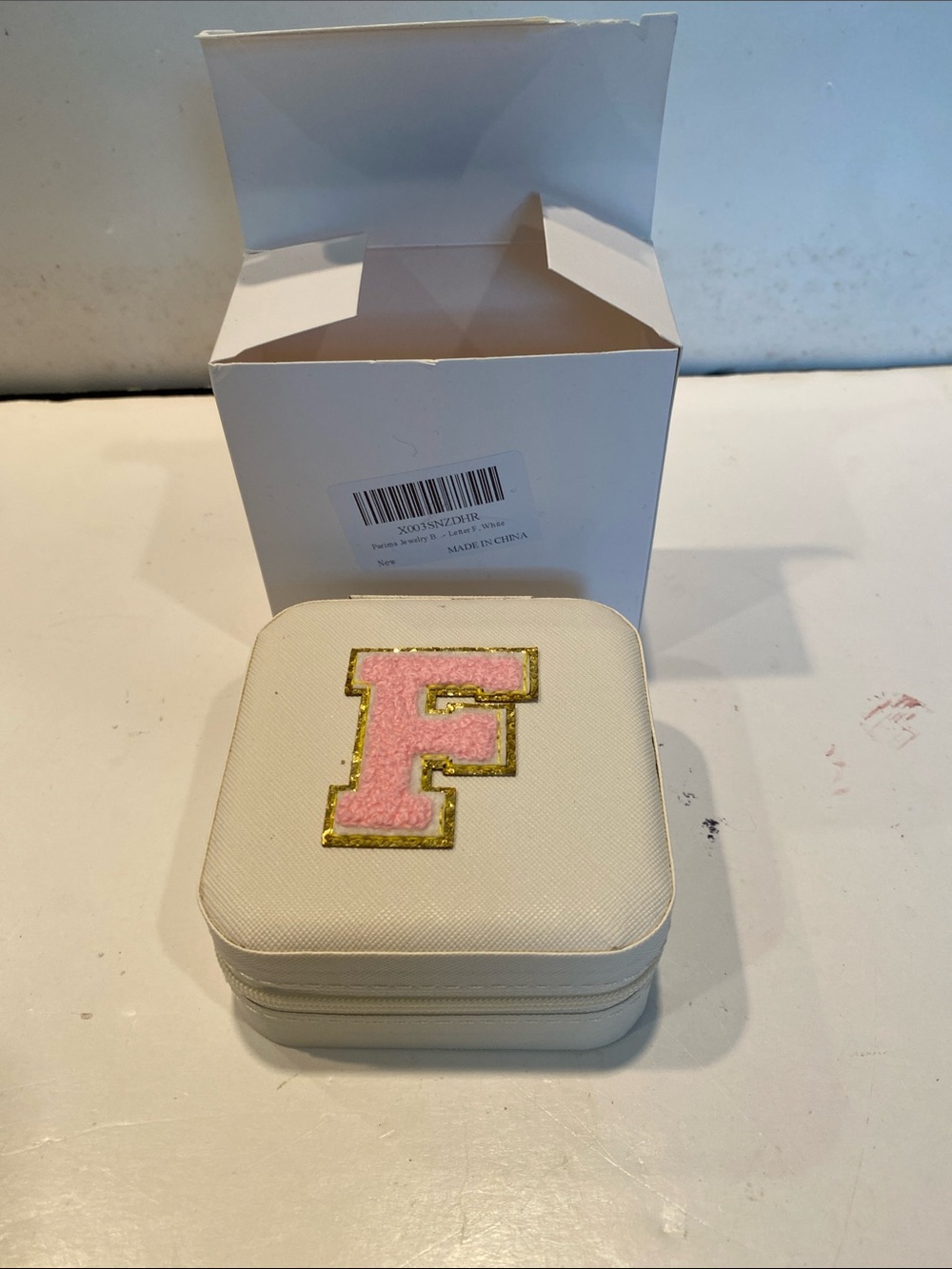 NIB White Cushioned Leatherette Mini Zippered Jewel Case w/Raised Textured “F”